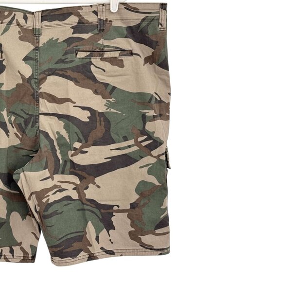 Wrangler Men's Relaxed Low Stretch Green Camo Cargo Shorts Sz 48 Inseam 10" NWT - Picture 4 of 11